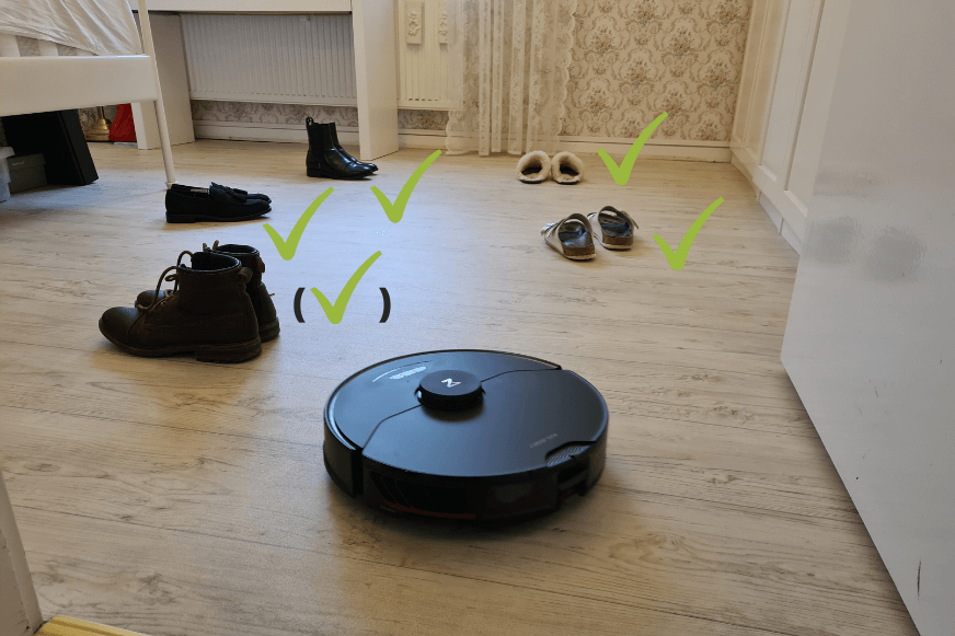 The Roborock S7 MaxV Ulta avoids high objects during the obstacle detection test.